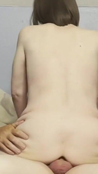 Soție sexy matură călărind pula cu curul ei și ejaculare înăuntru anală