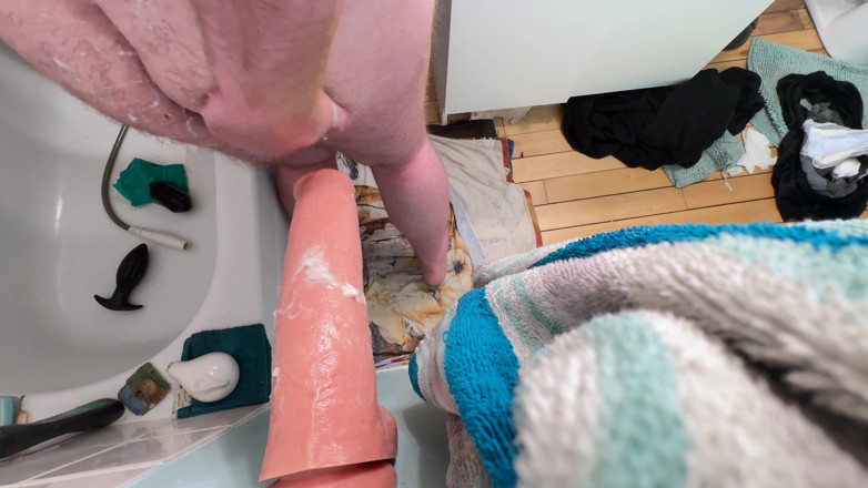 Charlieboy69: Rider enorm 15 tum king cock dildo igen