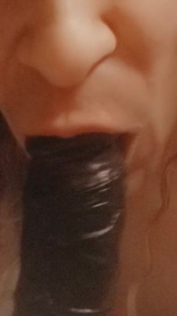 밀프 딜도 빨기