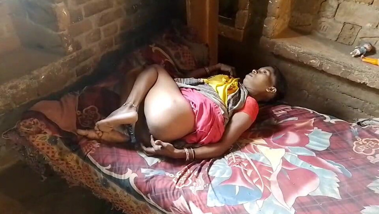 Deshi girl 9: 모든 혼자하지만 그녀는 자신의 시간을 즐기는 방법을 정확히 알고