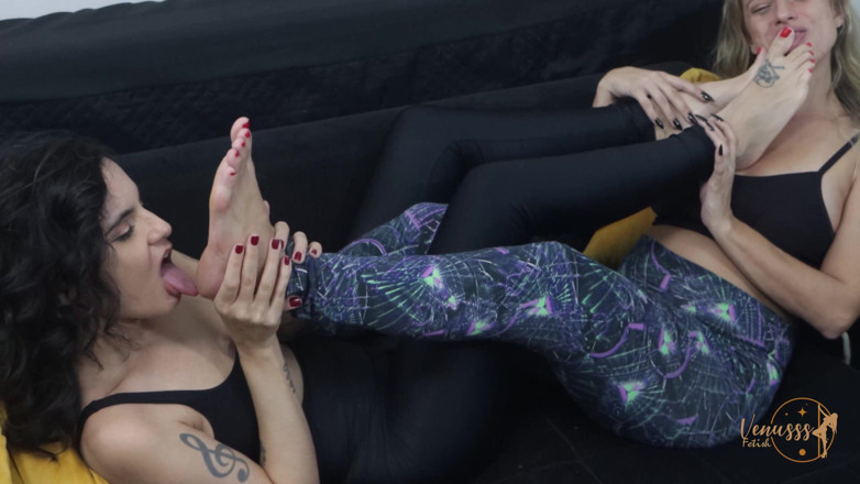 Venusss fetish: Legging Pants, Sneakers, Socks, Smells and Hot Foot Worship!