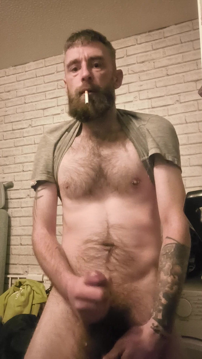 Smoking stoker: Jucându-mi curul și fumând