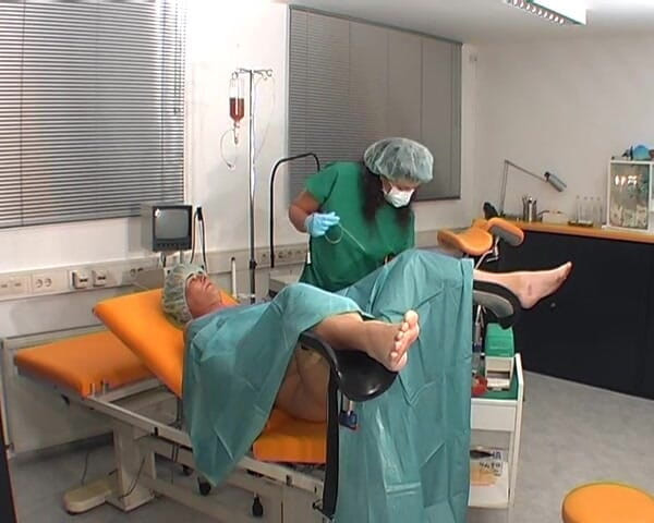 Rubber & Clinic Studio - 1ATOYS: Mimpi gyno - mengisinya dengan kencing panas segar