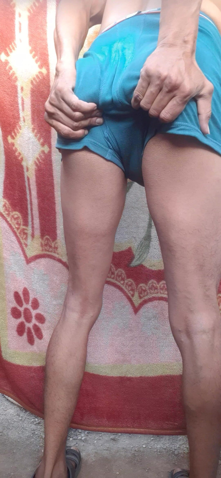 Che: เย็ดตูดยืนใช้นิ้วกับคนดําใหญ่