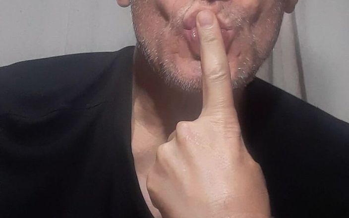 Big uncut hard cock: En varm romantisk kärleksfull kyss med min mun och min...