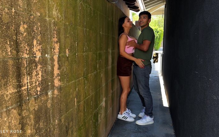 Hailey Rose: Knullar i Dark Alleyway - Busty Latina Public Streets - Hailey Rose