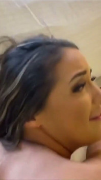 Sofi Ryan en hotel mamada - te mira y luego monta y toma un chorreo de leche