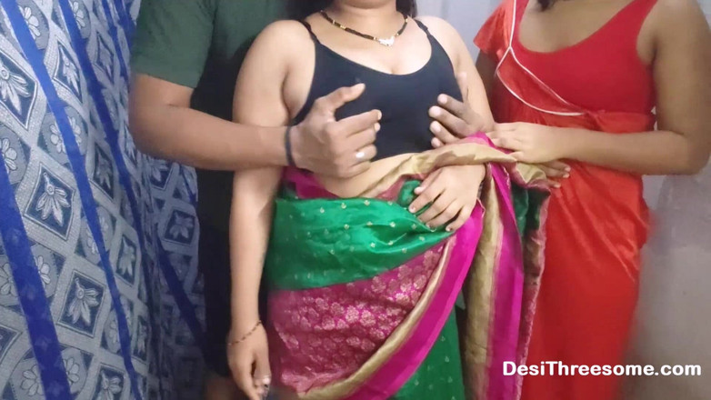 Real Indian Threesome: Cô vợ Già Ấn Độ quyến rũ teen đến ffm làm tình ba...