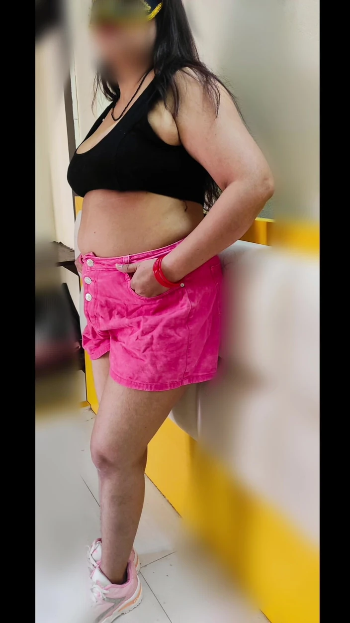 My friend's wife was fucked very hard. Me and my friend had gone to Lucknow.