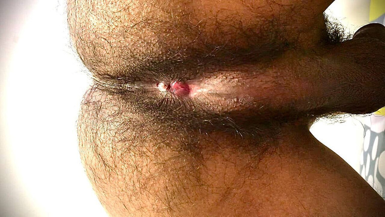 freeblacknew: Un jeune homme au cul sexy veut ta bite avec...