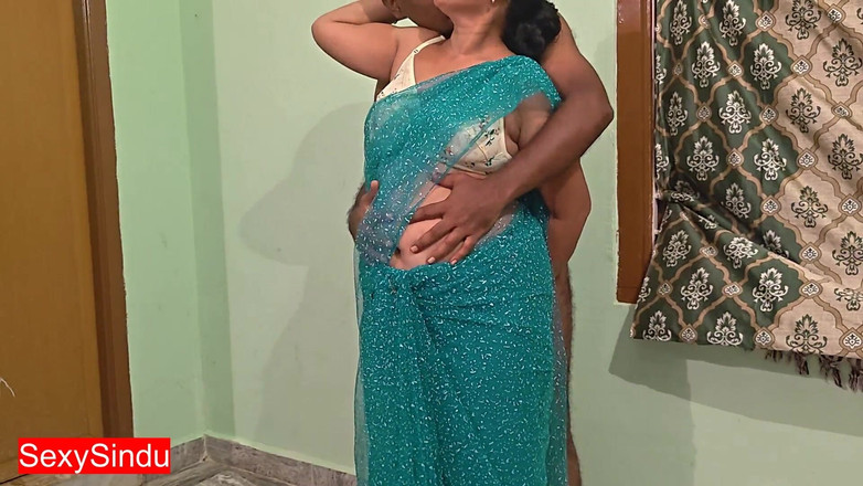 Sexy sindu: Tante seksi india pamer kain sperma hangatnya di balik kain...
