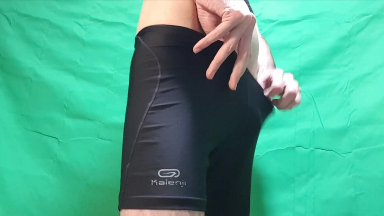 HeIsSooThin: Pantalones Sueltos Y Shorts Ajustados Como Ropa Interior