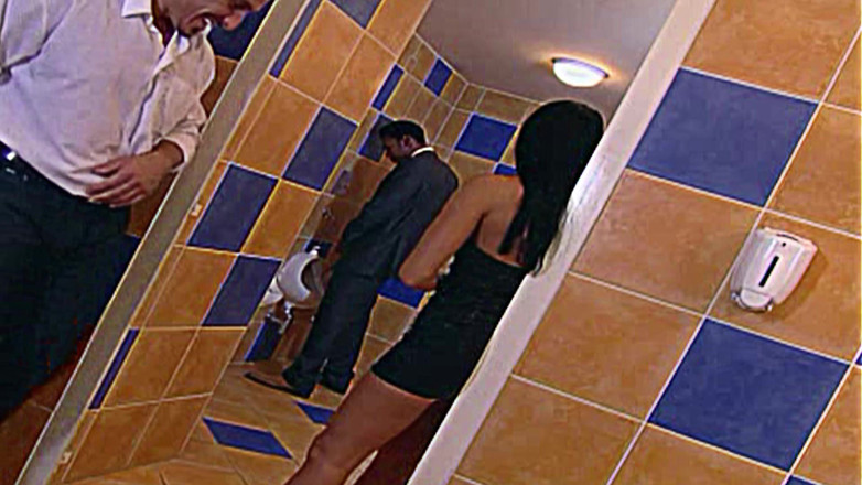 Luxury porn channel: Cocu dans la salle de bain : la femme de George...