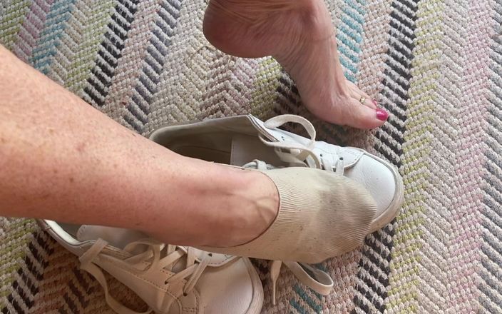 Mr MF: Mrs Mature Feets Stinky Socks Come off After a Long...