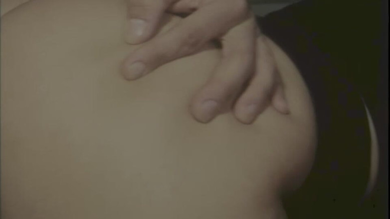 pornitaliangraffiti: MILFが二人の男性に支配され、挿入される