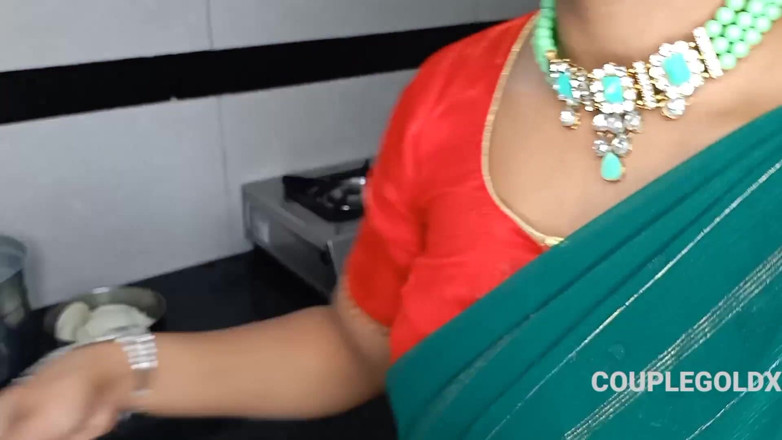 Sexy Komal: Komal zrobiła herbatę mleczną i dała ją swojemu teściowi