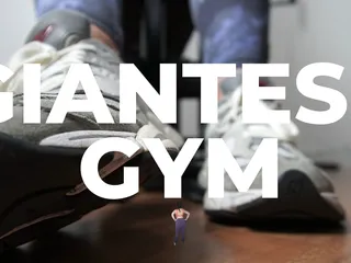Sasha Curves: The Giantess Gym
