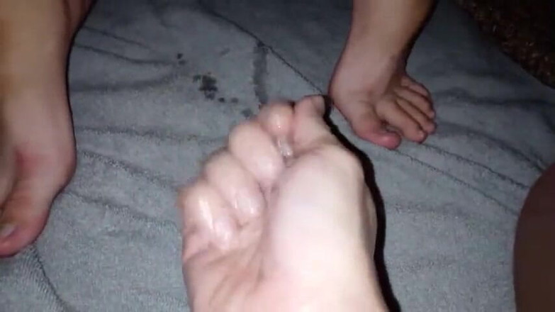 Husband-fist-wife: Goliath dan 4 jari