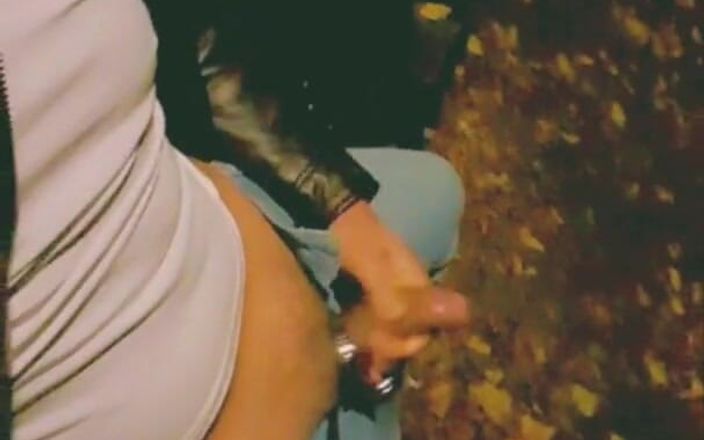 Slutboyben: Slutboyben Cam4 淫乱女 Cumzzz 公共の場でスキニージーンズに