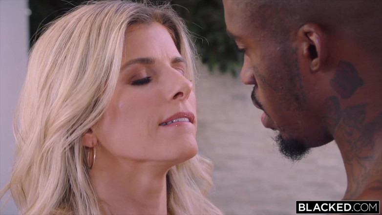Blacked: BLACKED, cette MILF en avait assez d’attendre son mari