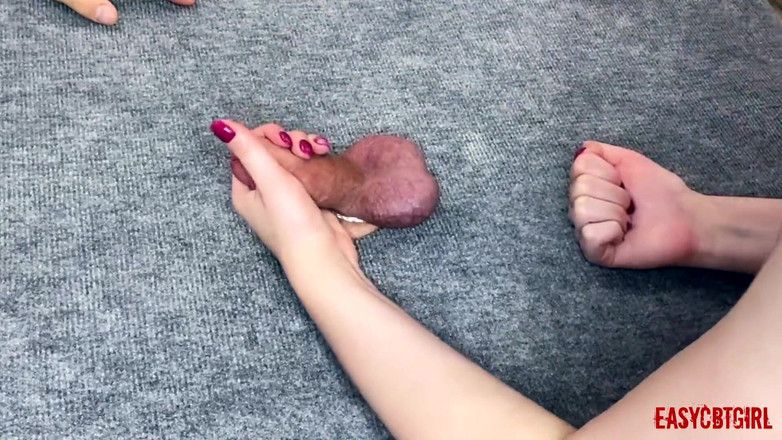 AnnyCandyPainboy: Stăpâna mușcă capul pulei și preputul Easycbtgirl