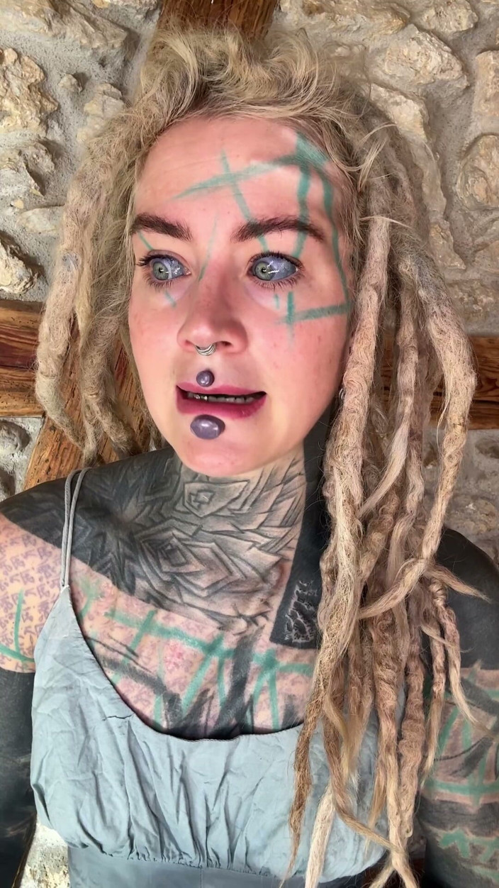 Anuskatzz: I Get New Boobs. Open This Video and Find Out...