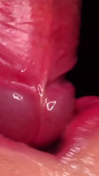 Cea mai bună muie cu muls cu prezervativ! A rupt prezervativul și s-a ales cu toată sperma în gură! Asmr - Supt de