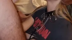 Sto filmando uno sconosciuto che si scopa quella moglie troia. Una eccitante bionda scopa davanti a un cornuto pt.1