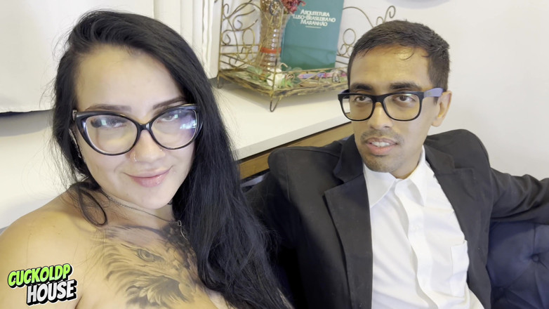 CuckoldHouse: Getrouwde vrouw met een brandend verlangen heeft seks met andere...