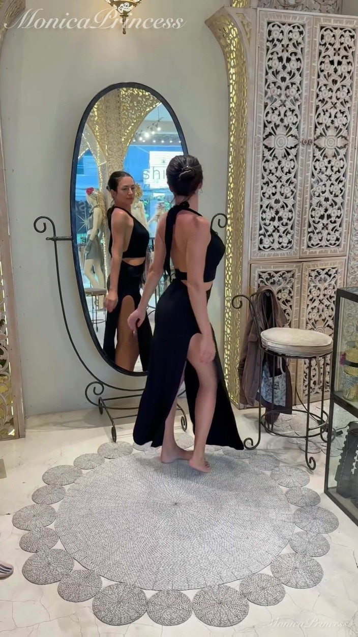 Princess Monica: Percubaan Pakaian Bali seksi di butik