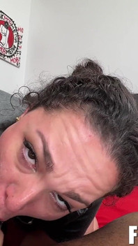 Betty, plug anal, suce cette grosse bite noire si baveuse