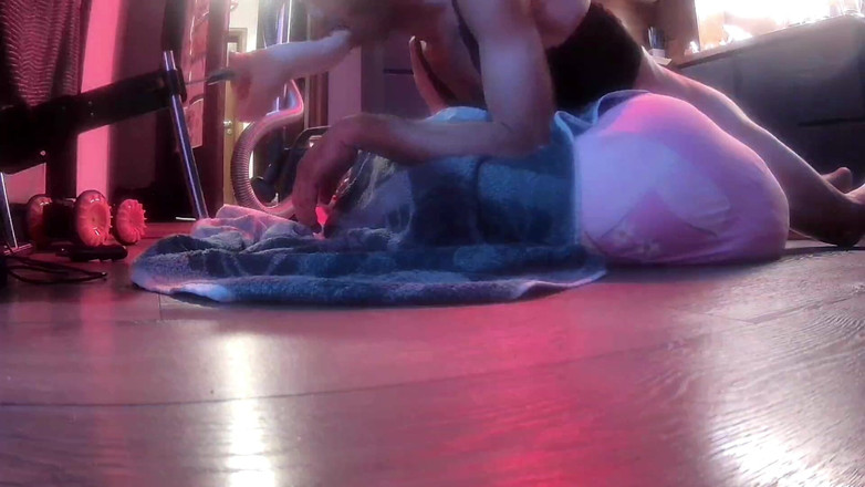 KIARA: Acasă singură