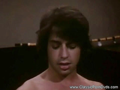 Classic Porn DVDs: Hraní se sexy holkou, která leží na kulečníkovém stole