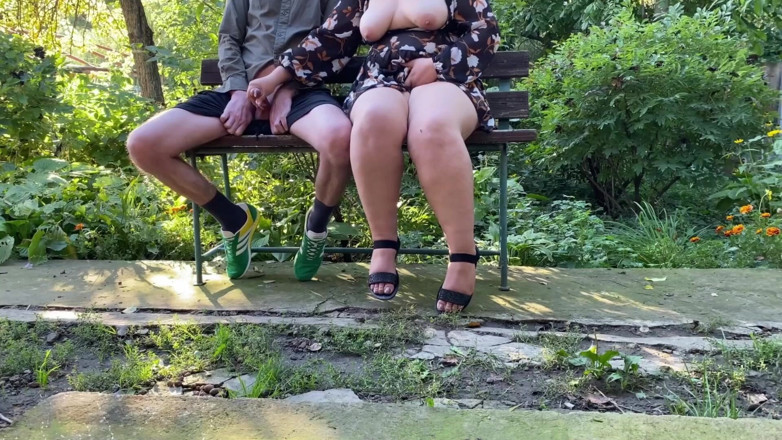 OurFetishLife: Mama vitregă sexy mă ajută