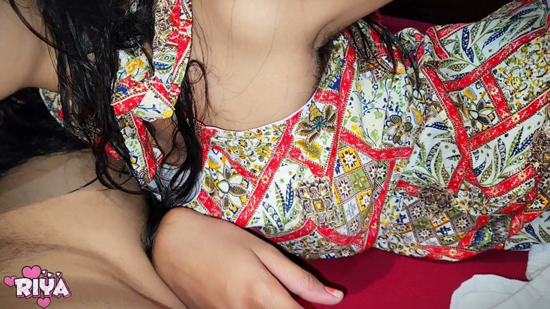 LOVE 4 FUK: Air Mani Ditelan Oleh Gadis Desi Panas Dengan Payudara Memerah...