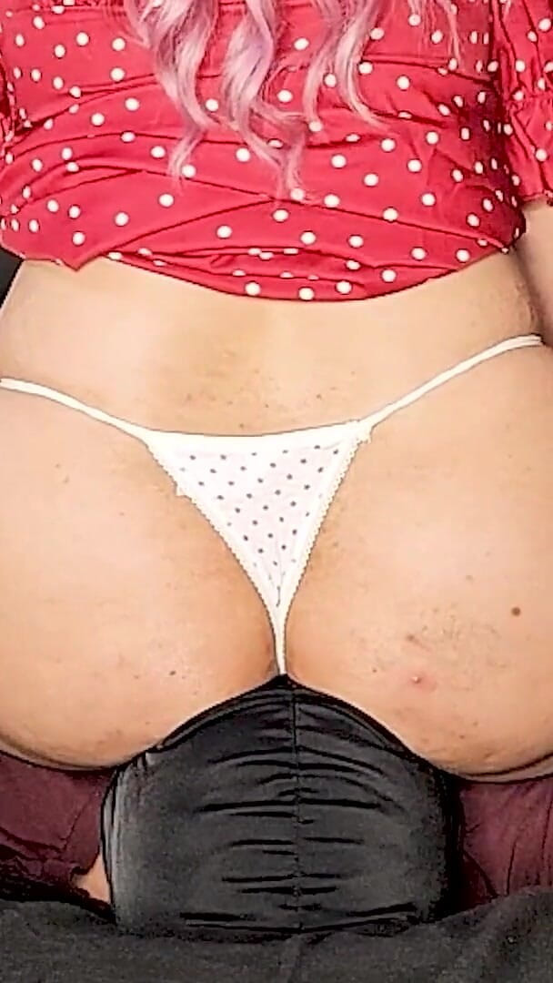 Indian mistress femdom studio: L'istruttore di nuoto si si affaccia sulla studentessa per l'allenamento