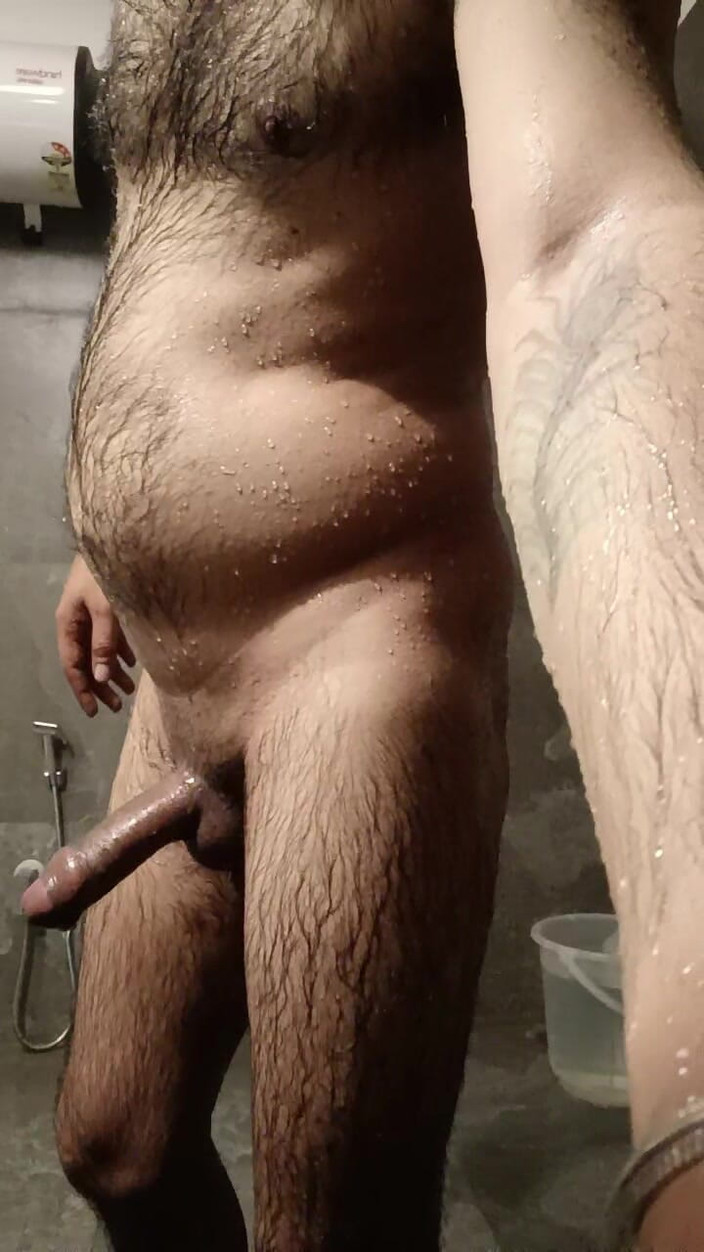 Rajasthani-old-lover: Indický muž si užívá koupel v hotelu