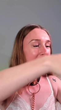 Tgirl ascultătoare urmează ordinele