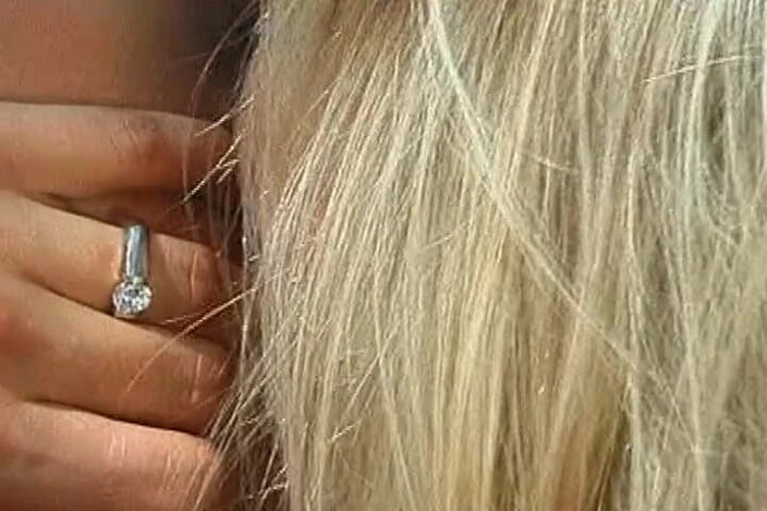 THAGSON RETRO: Flexible blondine mit dicken titten leckt ihre eigene muschi