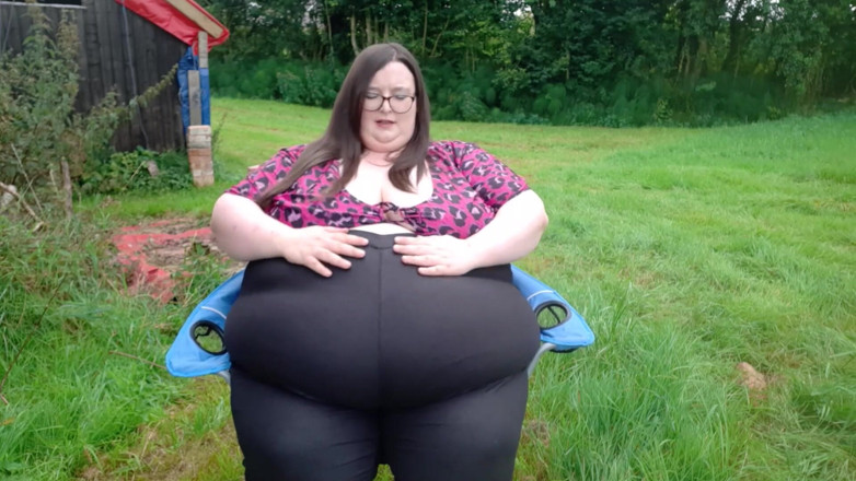 SSBBWLadyBrads: SSBBW venkovní hrátky s břichem a chůze