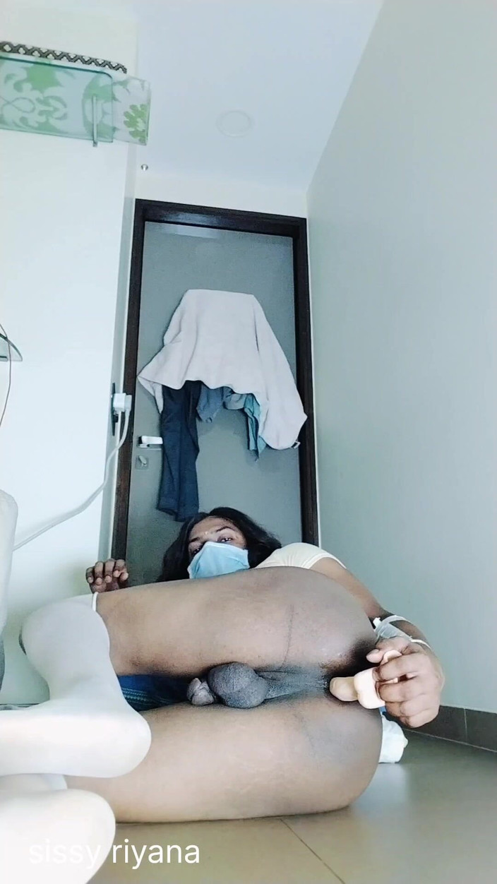 AlarmingJam2: Riyana si gadis hot india lagi asik muasin memeknya pakai...