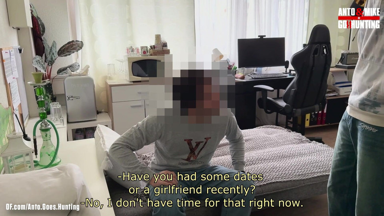 AntoGoesHunting: Молодому Водопроводчику Впервые Облизывают И Пробуют Кольцо