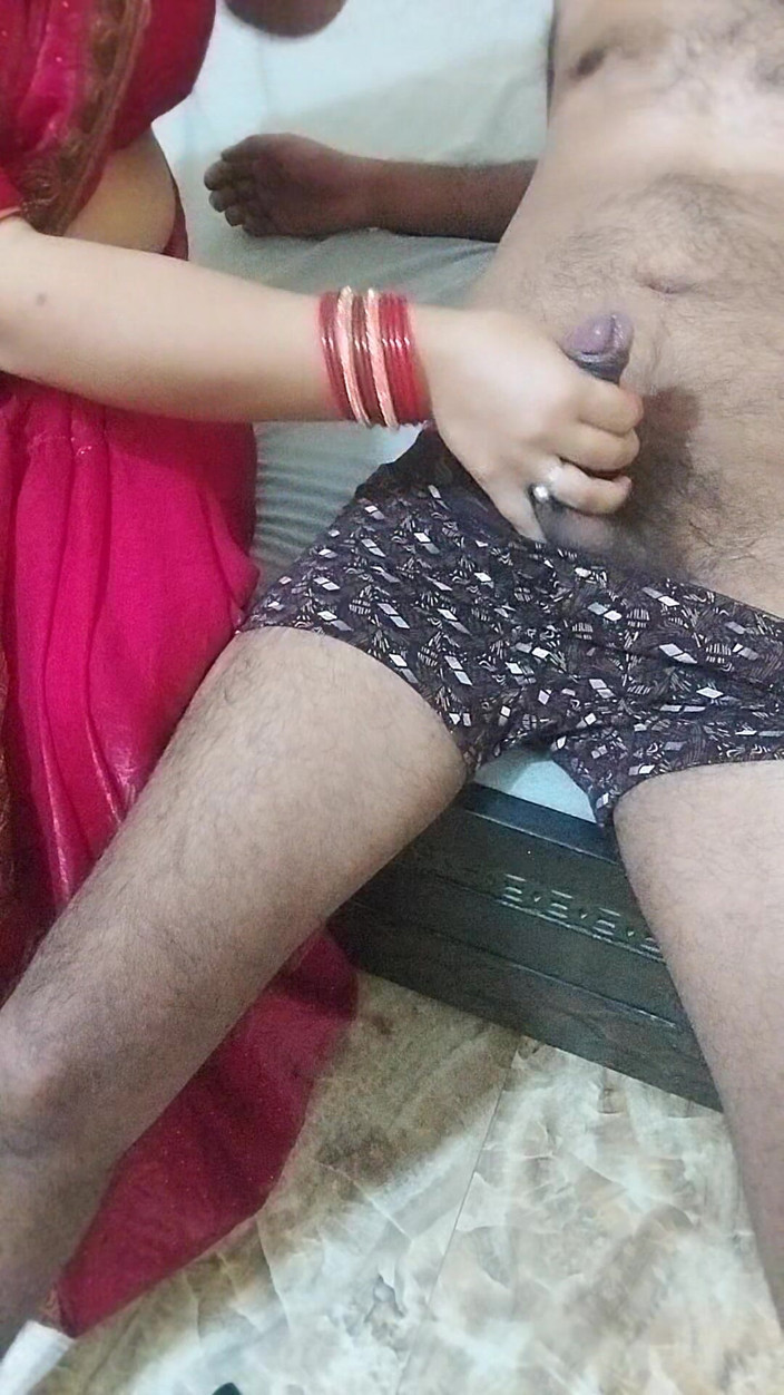 HOT RITU BHABHI: Bonita indiana de quatro