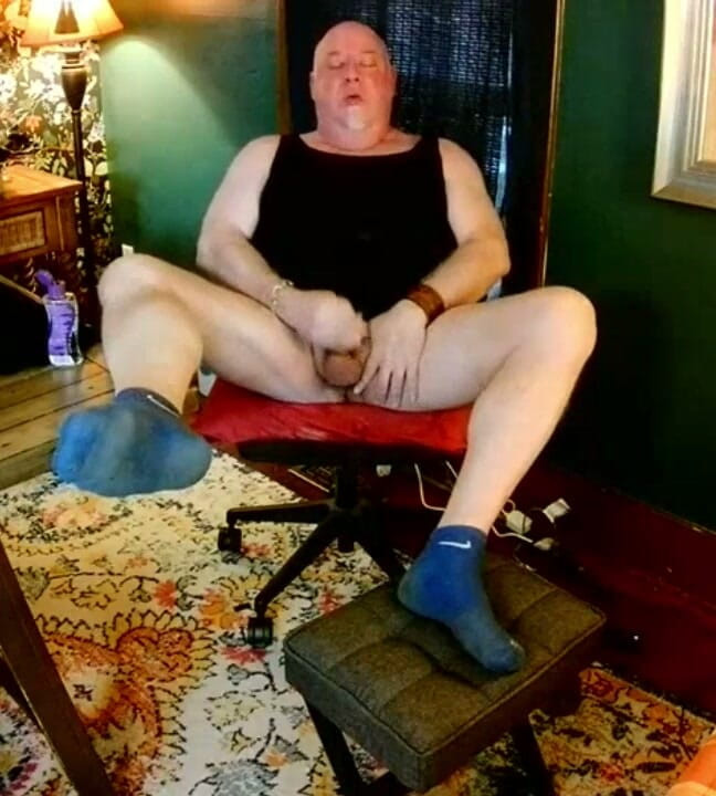beardaddychub: Beardaddychub Showing off and Cumming!