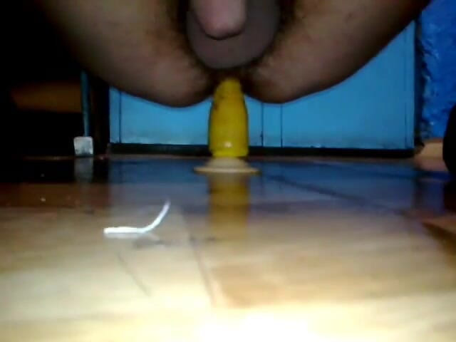 Drxxxka: Dildo kuning dalam pantat saya - solo, amatur