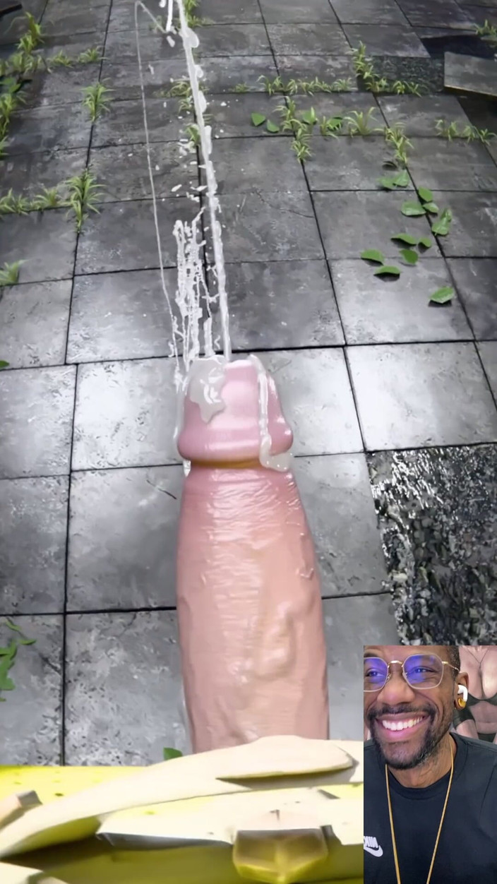 L6RD7BLU3 FUTA: Ragazza tettona con figa stretta cresce un cazzo duro transgender...