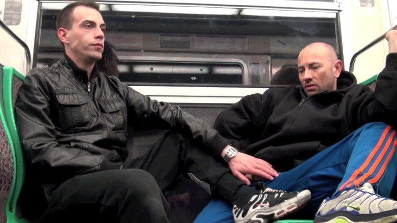 Gaybareback: Dihisap di kereta api bawah tanah di Paris