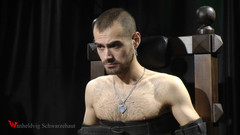 Wanheldvig: Zeus заткнули кляпом под маской и электричеством к ступням