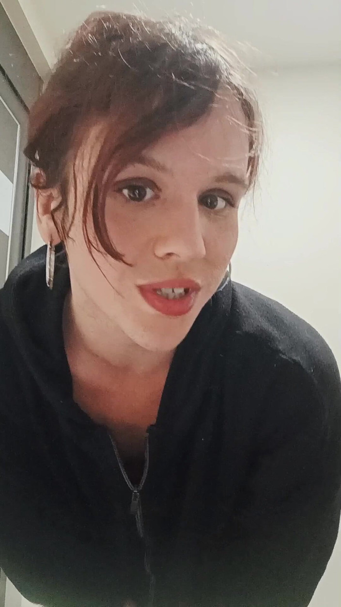 Launiexxxx: Trisha bawi się sobą i tyłkiem