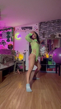 Mooi als je huilt, sensuele naakte dans
